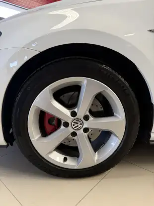 VOLKSWAGEN-GOLF-2.0 TSI GTI 16V TURBO GASOLINA 4P AUTOMÁTICO VOLKSWAGEN-GOLF-2015