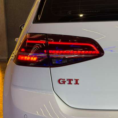 VOLKSWAGEN-GOLF-2018