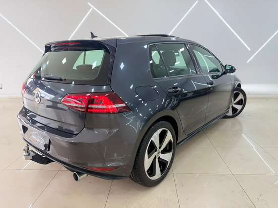 VOLKSWAGEN-GOLF-2013