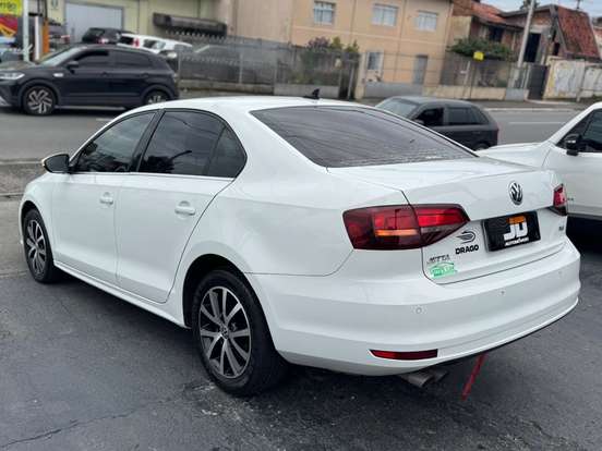 VOLKSWAGEN-JETTA-2016