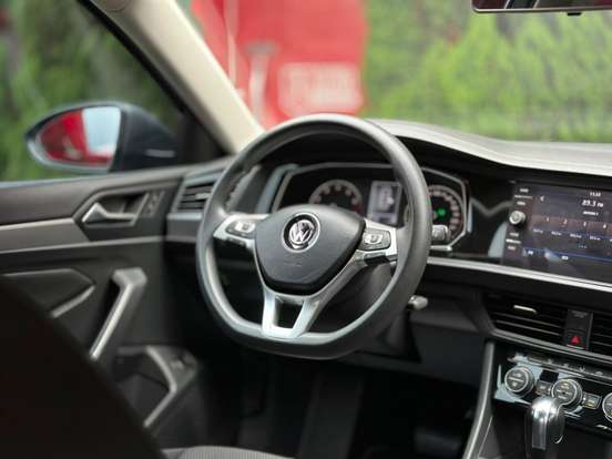 VOLKSWAGEN-JETTA-2018