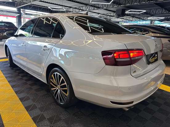 VOLKSWAGEN-JETTA-1.4 16V TSI COMFORTLINE GASOLINA 4P TIPTRONIC VOLKSWAGEN-JETTA-2017