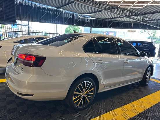 VOLKSWAGEN-JETTA-1.4 16V TSI COMFORTLINE GASOLINA 4P TIPTRONIC VOLKSWAGEN-JETTA-2017
