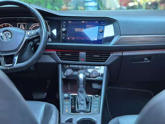 VOLKSWAGEN-JETTA-2018