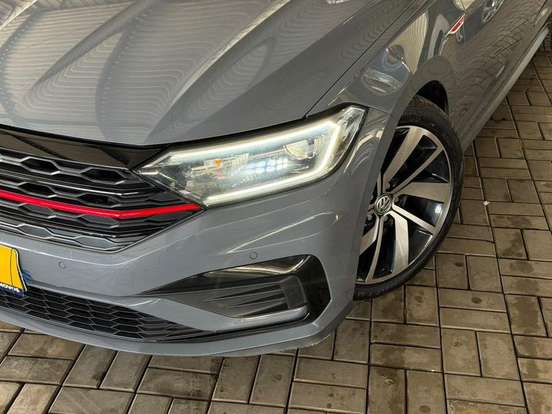 VOLKSWAGEN-JETTA-2019