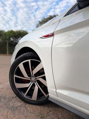 VOLKSWAGEN-JETTA-2020