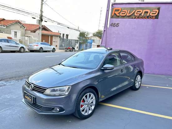 VOLKSWAGEN-JETTA-2011