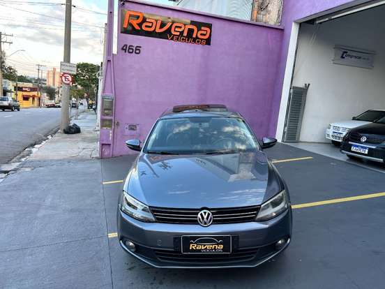 VOLKSWAGEN-JETTA-2011