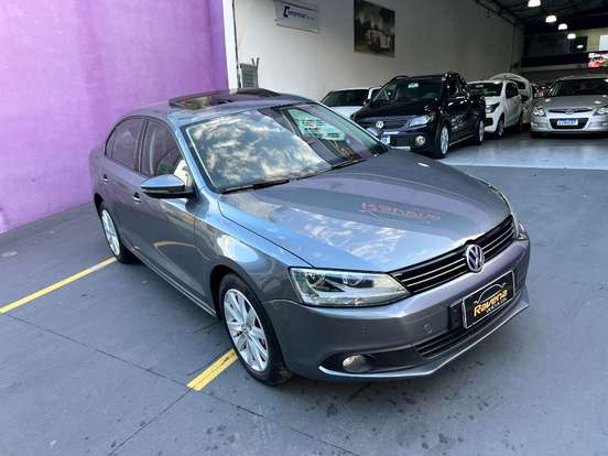 VOLKSWAGEN-JETTA-2011