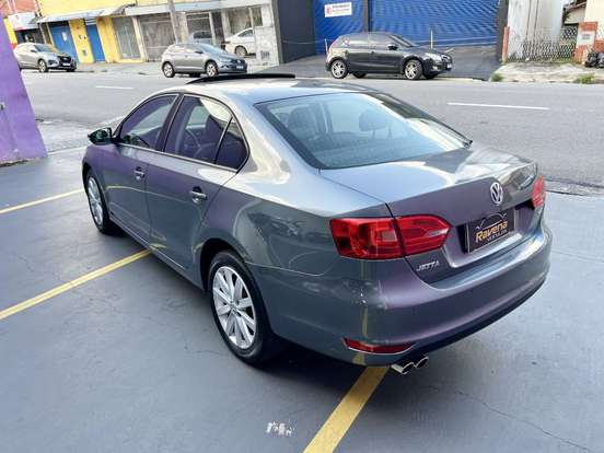 VOLKSWAGEN-JETTA-2011