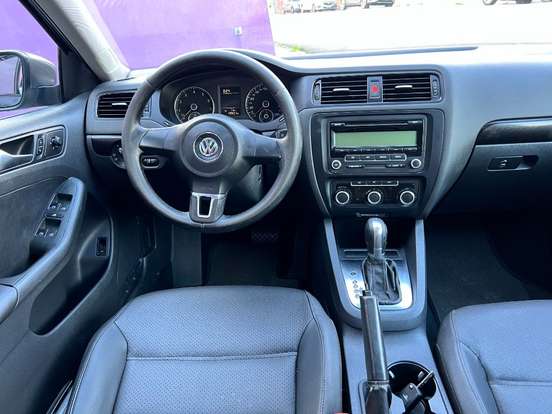 VOLKSWAGEN-JETTA-2.0 COMFORTLINE FLEX 4P TIPTRONIC VOLKSWAGEN-JETTA-2011