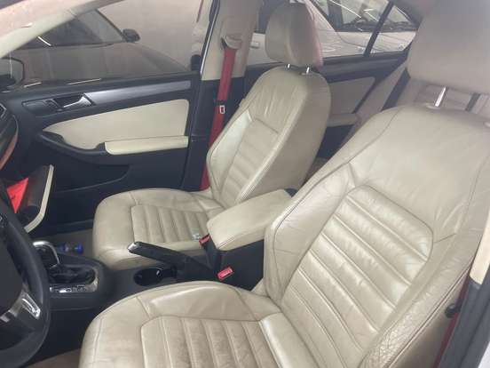 VOLKSWAGEN-JETTA-2012