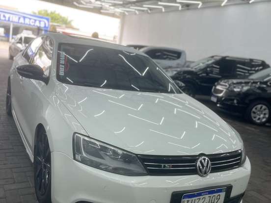 VOLKSWAGEN-JETTA-2012