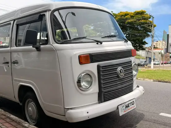 VOLKSWAGEN-KOMBI-2011