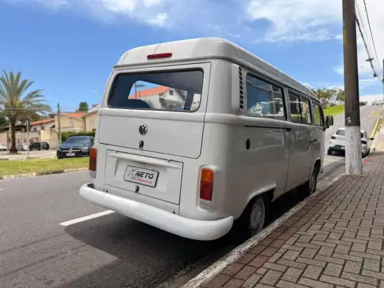 VOLKSWAGEN-KOMBI-2011