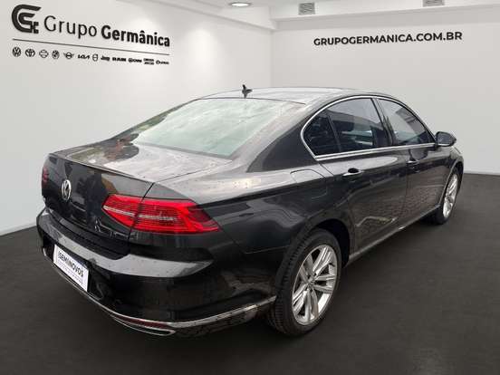 VOLKSWAGEN-PASSAT-2018