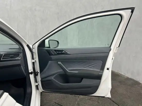 VOLKSWAGEN-POLO-2024