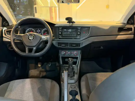 VOLKSWAGEN-POLO-2019