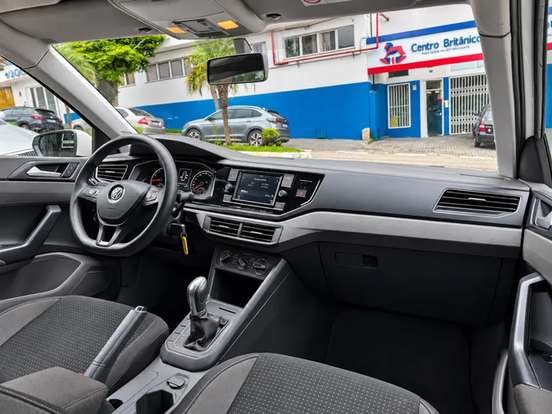VOLKSWAGEN-POLO-2017
