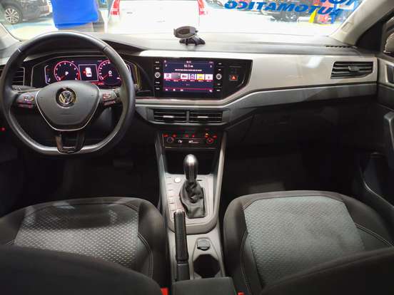 VOLKSWAGEN-POLO-2018