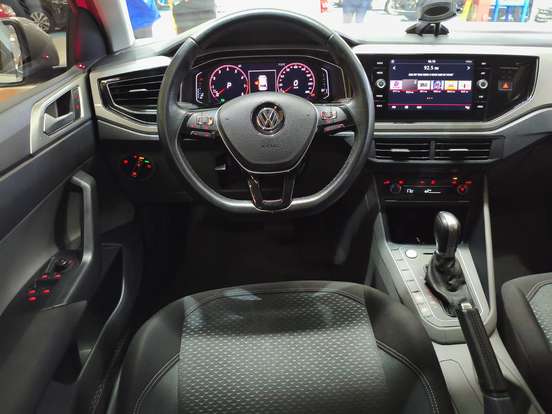 VOLKSWAGEN-POLO-2018
