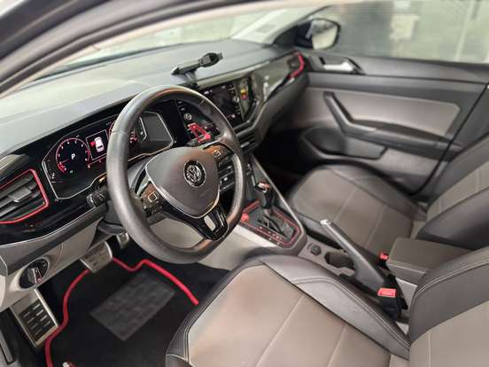 VOLKSWAGEN-POLO-2020