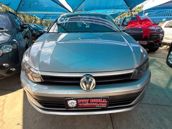VOLKSWAGEN-POLO-2019