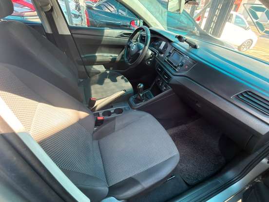 VOLKSWAGEN-POLO-2019