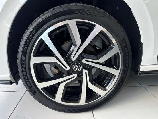 VOLKSWAGEN-POLO-2023