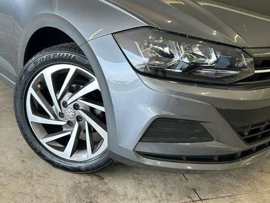VOLKSWAGEN-POLO-2019