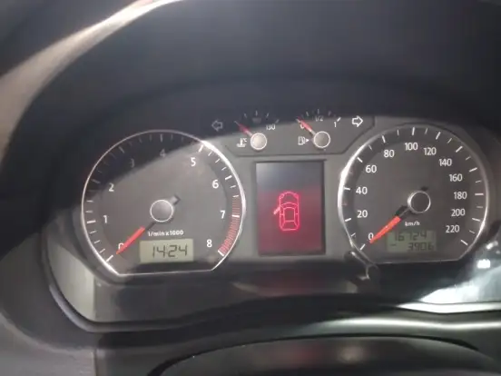 VOLKSWAGEN-POLO SEDAN-2011
