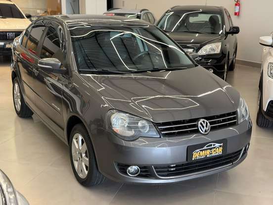 VOLKSWAGEN-POLO SEDAN-2012