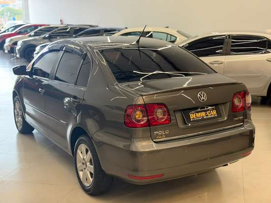 VOLKSWAGEN-POLO SEDAN-2012