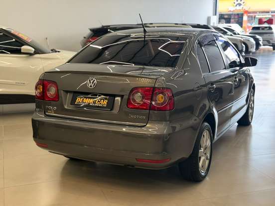 VOLKSWAGEN-POLO SEDAN-2012
