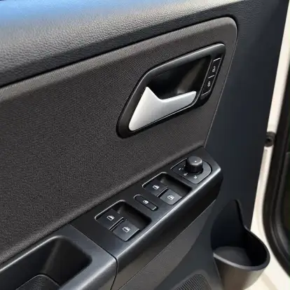 VOLKSWAGEN-SPACEFOX-2012