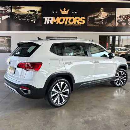 VOLKSWAGEN-TAOS-2023