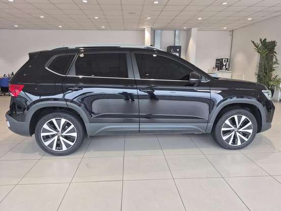 VOLKSWAGEN-TAOS-2023