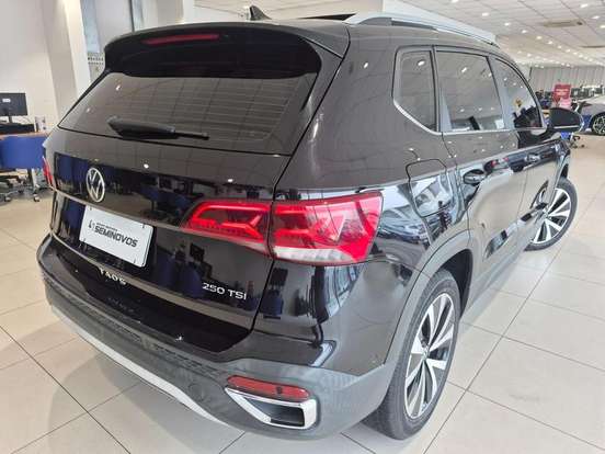 VOLKSWAGEN-TAOS-2023