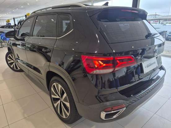VOLKSWAGEN-TAOS-2023
