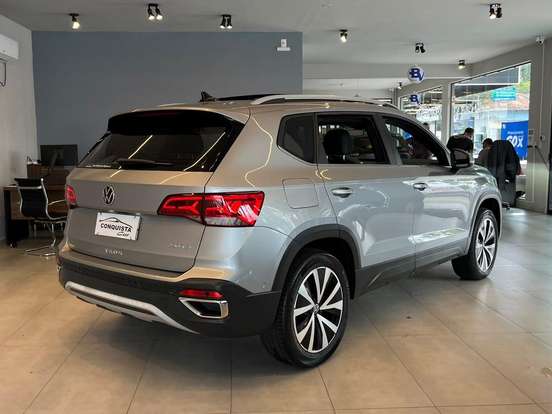VOLKSWAGEN-TAOS-2023