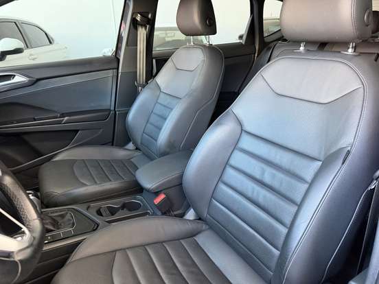 VOLKSWAGEN-TAOS-2021