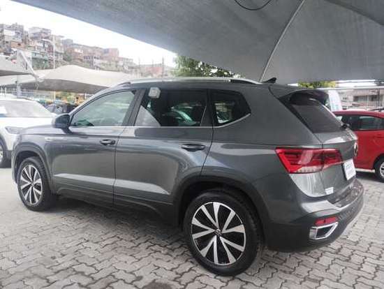 VOLKSWAGEN-TAOS-2021