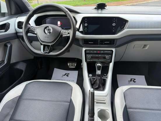 VOLKSWAGEN-T-CROSS-2020
