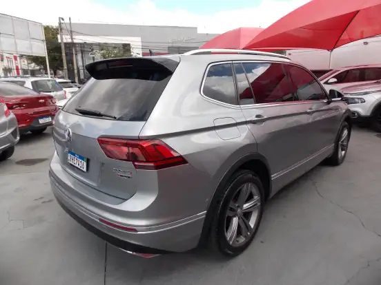 VOLKSWAGEN-TIGUAN-2021
