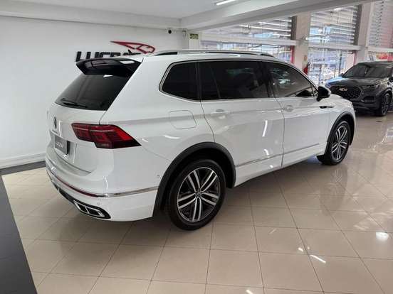 VOLKSWAGEN-TIGUAN-2023