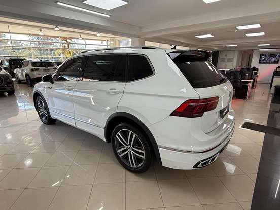VOLKSWAGEN-TIGUAN-2.0 300 TSI GASOLINA ALLSPACE R-LINE AUTOMÁTICO VOLKSWAGEN-TIGUAN-2023