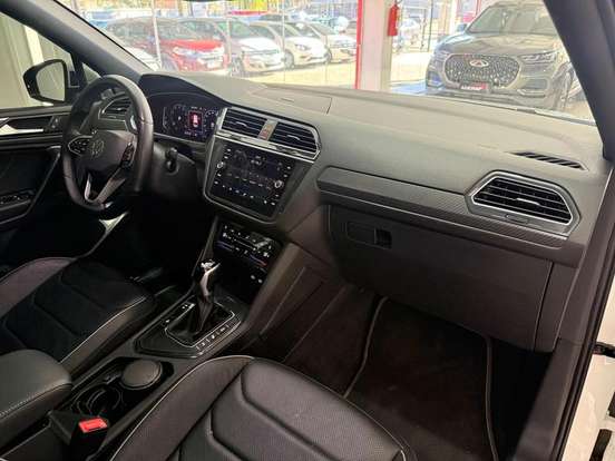 VOLKSWAGEN-TIGUAN-2023