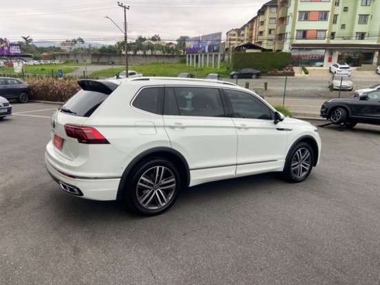 VOLKSWAGEN-TIGUAN-2.0 300 TSI GASOLINA ALLSPACE R-LINE AUTOMÁTICO VOLKSWAGEN-TIGUAN-2023