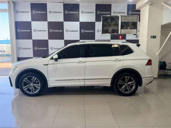 VOLKSWAGEN-TIGUAN-2021