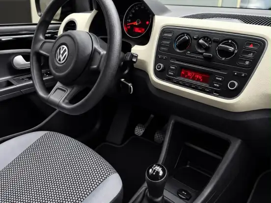 VOLKSWAGEN-UP-1.0 TSI MOVE UP 12V FLEX 4P MANUAL VOLKSWAGEN-UP-2017